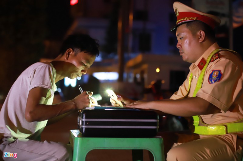 Loi vi pham bi tuoc bang lai anh 2