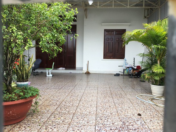Nữ nhân viên ngân hàng vỡ nợ gần 200 tỷ: Trong nhà chỉ có bộ bàn ghế gỗ là đáng giá nhất - Ảnh 2. Nữ nhân viên ngân hàng vỡ nợ gần 200 tỷ: Trong nhà chỉ có bộ bàn ghế gỗ là đáng giá nhất - Ảnh 2.