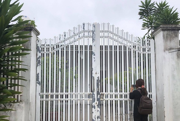 Nữ nhân viên ngân hàng vỡ nợ gần 200 tỷ: Trong nhà chỉ có bộ bàn ghế gỗ là đáng giá nhất - Ảnh 3. Nữ nhân viên ngân hàng vỡ nợ gần 200 tỷ: Trong nhà chỉ có bộ bàn ghế gỗ là đáng giá nhất - Ảnh 3.