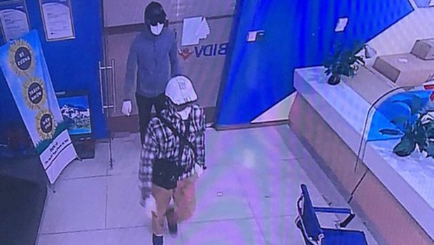 1 trong 2 nghi phạm cướp ngân hàng BIDV vạch kế hoạch dùng súng viên thứ nhất bắn công an, viên thứ 2 bắn khách hàng - Ảnh 4. 1 trong 2 nghi phạm cướp ngân hàng BIDV vạch kế hoạch dùng súng viên thứ nhất bắn công an, viên thứ 2 bắn khách hàng - Ảnh 4.