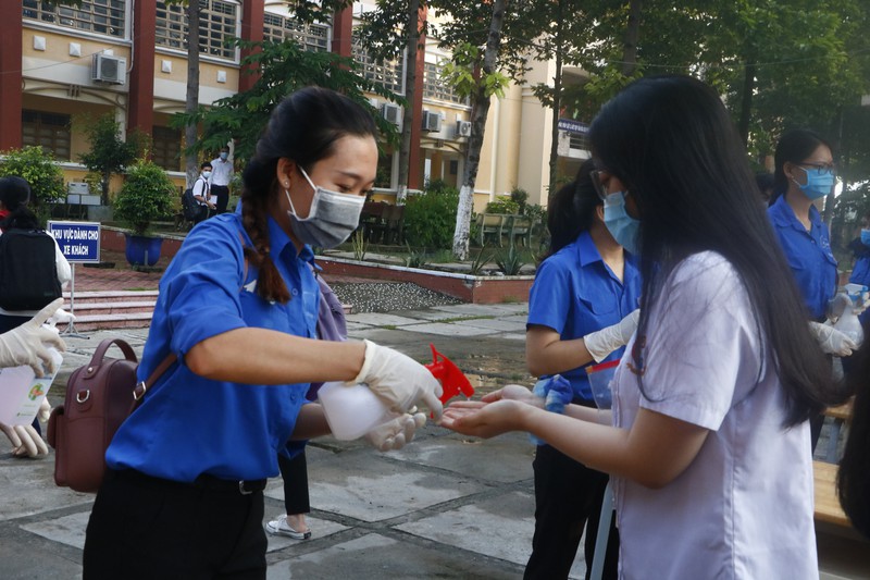 Thi THPT: 'Cố lên con nhé, mẹ tin ở con' - ảnh 3