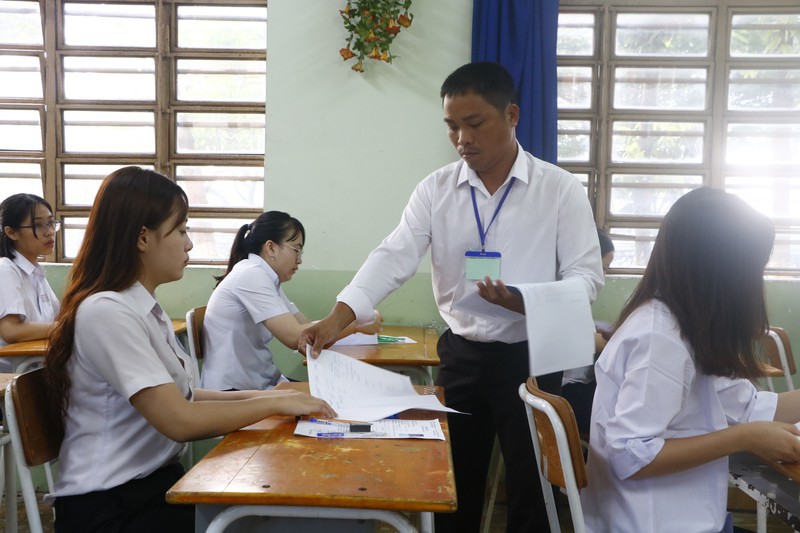 Thi THPT: 'Cố lên con nhé, mẹ tin ở con' - ảnh 10