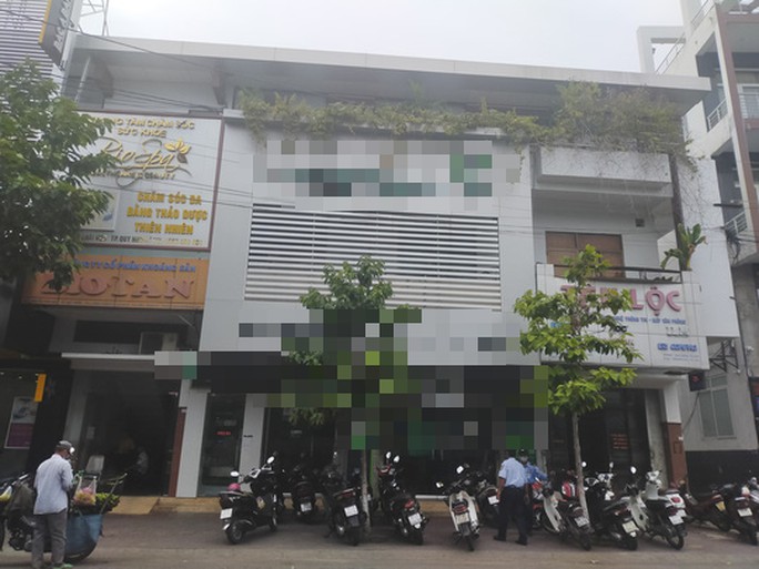 1 cán bộ ngân hàng ở Bình Định bị tố lừa đảo nhiều tỉ đồng - Ảnh 1. 1 cán bộ ngân hàng ở Bình Định bị tố lừa đảo nhiều tỉ đồng - Ảnh 1.