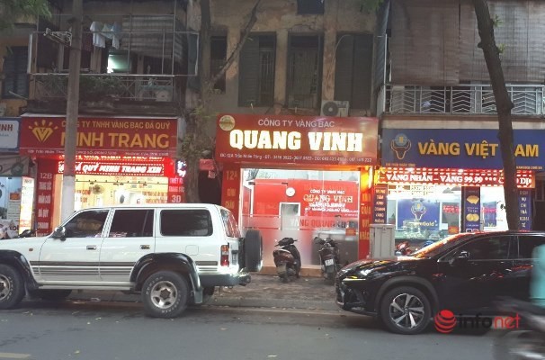 Giá vàng tăng giảm đánh đố, cửa hàng vàng lớn ghi giấy nợ tiền, giao dịch thưa thớt - Ảnh 4.