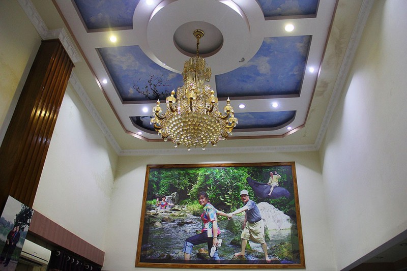 Đèn trang trí. Ảnh: NSCC