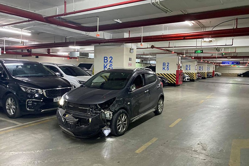 Lexus RX va VinFast Fadil duoi nhau gay nao loan thu do Ha Noi-Hinh-2