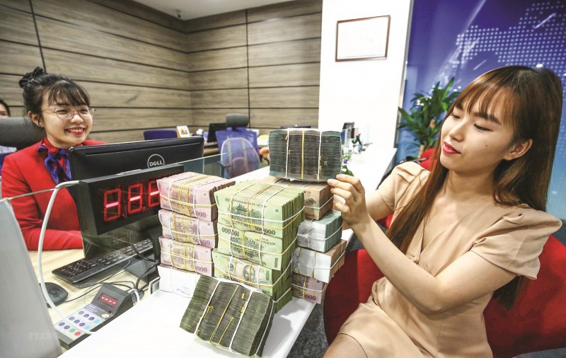 Nhà băng giảm lãi kích cầu tín dụng - Ảnh 1. Nhà băng giảm lãi kích cầu tín dụng - Ảnh 1.
