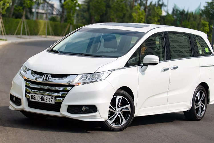 Honda Odyssey chay 5 nam tai Viet Nam, dat hon Kia Sedona 