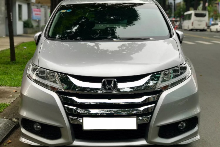 Honda Odyssey chay 5 nam tai Viet Nam, dat hon Kia Sedona 