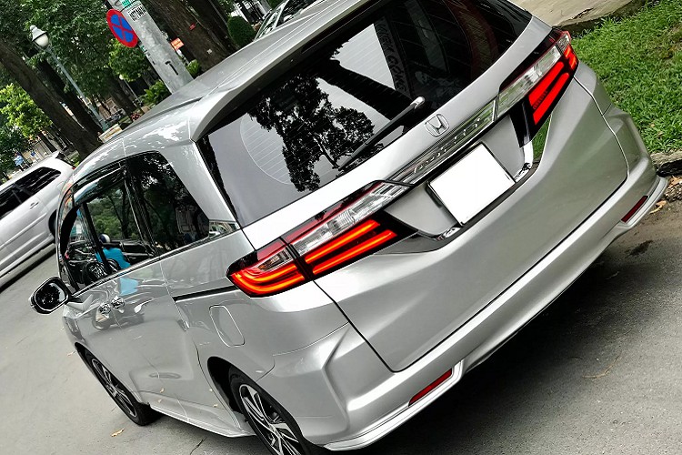 Honda Odyssey chay 5 nam tai Viet Nam, dat hon Kia Sedona 