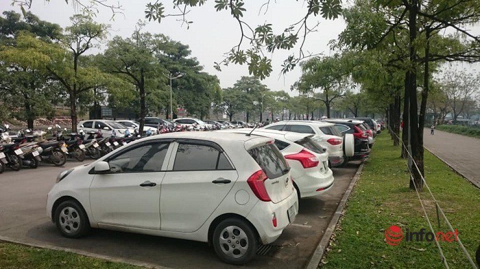 Ngân hàng rao bán combo 2 xe Camry kèm 1 xe bán tải chỉ 1 tỷ đồng - Ảnh 1. Ngân hàng rao bán combo 2 xe Camry kèm 1 xe bán tải chỉ 1 tỷ đồng - Ảnh 1.