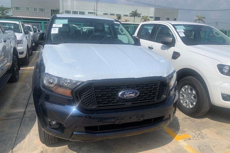 "Hàng nóng" Ford Ranger và Everest 2021 cập cảng Việt Nam - Hình 3