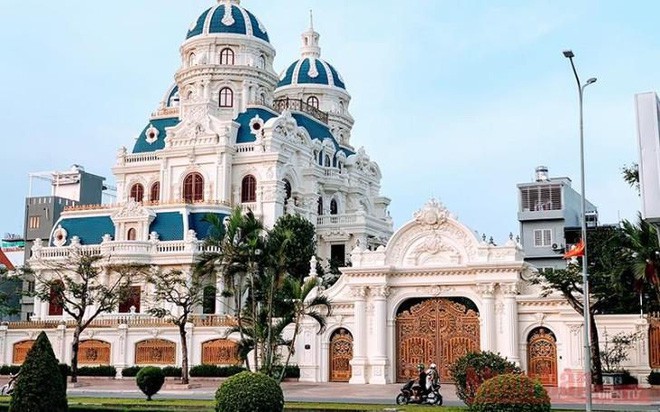 Cận cảnh biệt thự dát vàng của đại gia Thiện Soi vừa bị bắt để điều tra hành vi rửa tiền - Ảnh 7. Cận cảnh biệt thự dát vàng của đại gia Thiện Soi vừa bị bắt để điều tra hành vi rửa tiền - Ảnh 7.