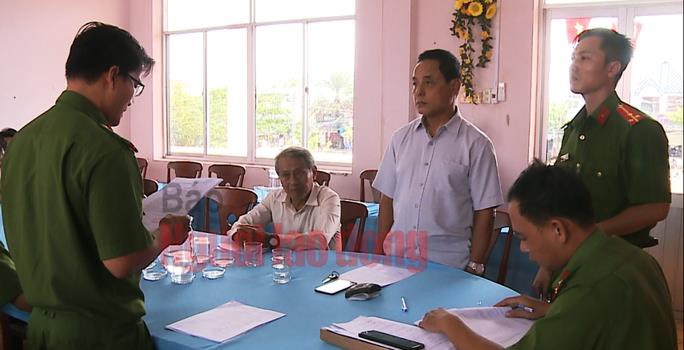Chi nhánh 3 ngân hàng sập bẫy vợ chồng giám đốc công ty thủy sản - Ảnh 2. Chi nhánh 3 ngân hàng sập bẫy vợ chồng giám đốc công ty thủy sản - Ảnh 2.