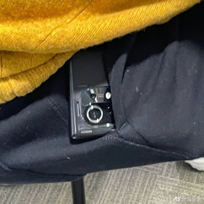 Xiaomi Mi 11 lộ ảnh thực tế với cụm camera vuông - Ảnh 2.