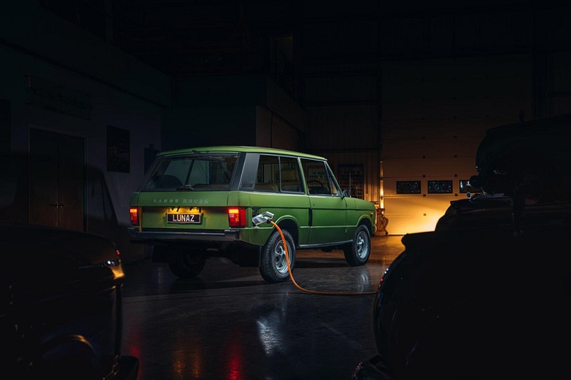 Range Rover cổ điển độ xe điện đắt ngang Rolls-Royce Cullinan mới - Hình 2 Range Rover co dien do xe dien dat ngang Rolls-Royce Cullinan moi-Hinh-2