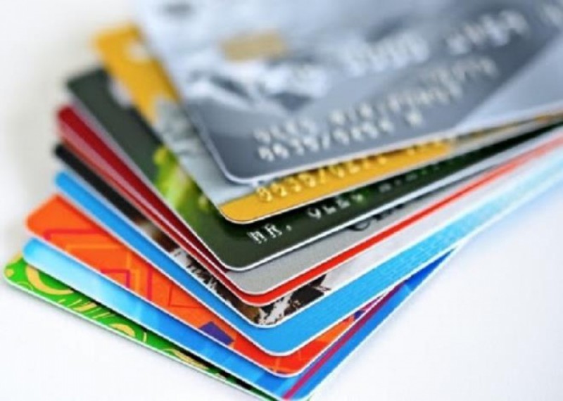 Thẻ chip sẽ thay thế thẻ ATM từ 31/3/2021 - Ảnh 1. Thẻ chip sẽ thay thế thẻ ATM từ 31/3/2021 - Ảnh 1.