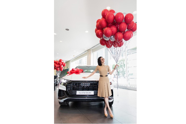 Le Quyen tau SUV hang sang Audi Q8 chinh hang hon 5 ty dong