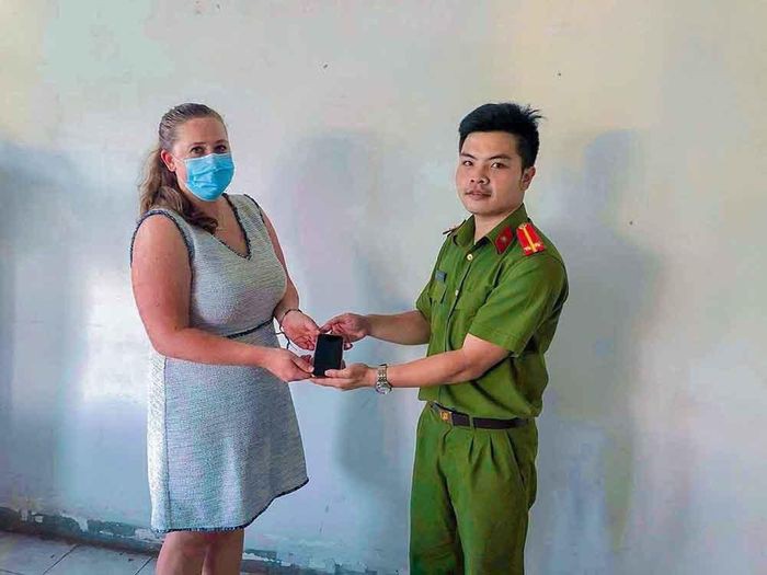 Khởi tố đối tượng cướp điện thoại nhân viên Lãnh sự quán Mỹ ở Sài Gòn - Ảnh 1. Khởi tố đối tượng cướp điện thoại nhân viên Lãnh sự quán Mỹ ở Sài Gòn - Ảnh 1.