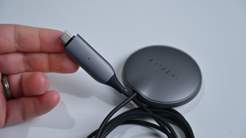 Sự thật đằng sau những đế sạc tự nhận là MagSafe trên thị trường hiện nay - Ảnh 2. Sự thật đằng sau những đế sạc tự nhận là MagSafe trên thị trường hiện nay - Ảnh 2.