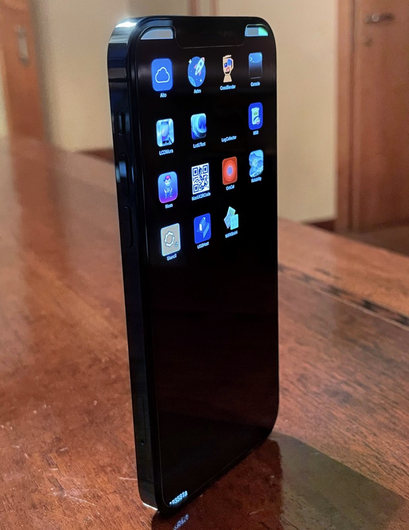 Đây là iPhone 12 Pro phiên bản thử nghiệm độc nhất vô nhị - Ảnh 2. Đây là iPhone 12 Pro phiên bản thử nghiệm độc nhất vô nhị - Ảnh 2.