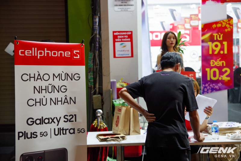 Người sở hữu Galaxy S21 đầu tiên trên thế giới: chờ đợi từ 8h tối, ấn tượng nhất vẫn là camera - Ảnh 1. Người sở hữu Galaxy S21 đầu tiên trên thế giới: chờ đợi từ 8h tối, ấn tượng nhất vẫn là camera - Ảnh 1.