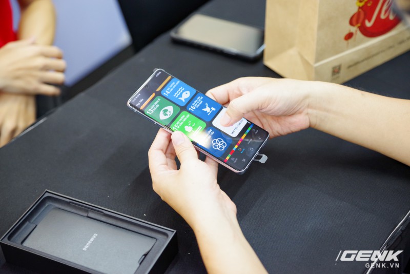 Người sở hữu Galaxy S21 đầu tiên trên thế giới: chờ đợi từ 8h tối, ấn tượng nhất vẫn là camera - Ảnh 9. Người sở hữu Galaxy S21 đầu tiên trên thế giới: chờ đợi từ 8h tối, ấn tượng nhất vẫn là camera - Ảnh 9.