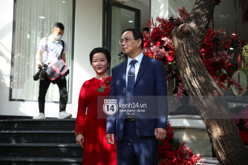 Trực tiếp đám cưới Phan Thành - Primmy Trương: Cô dâu chiếm spotlight với áo dài đỏ, nhẫn kim cương to đùng trên tay nhìn là nể ngay - Ảnh 32.
