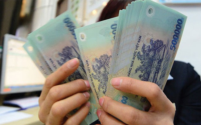 Ngày đầu đi làm sau Tết, nhân viên loạt ngân hàng lớn... “vấp phải cục tiền” - Ảnh 1. Ngày đầu đi làm sau Tết, nhân viên loạt ngân hàng lớn... “vấp phải cục tiền” - Ảnh 1.