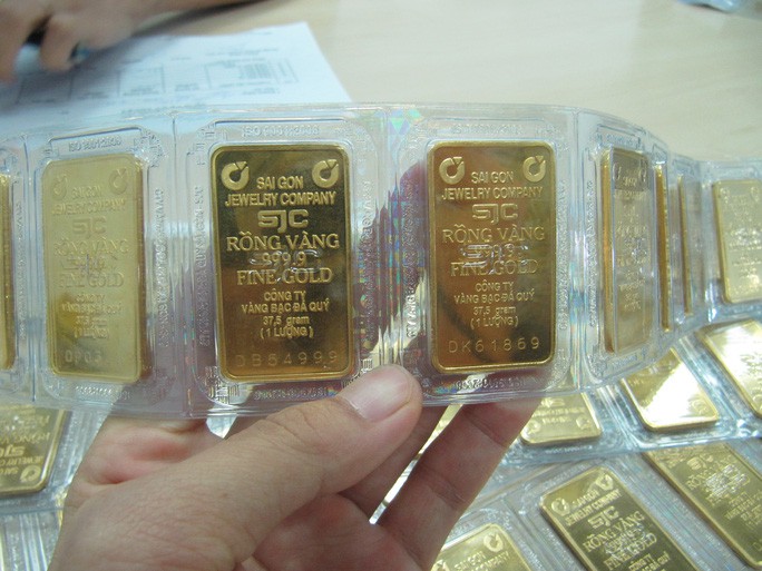 Vì sao giá vàng SJC cao hơn thế giới trên 7 triệu đồng/lượng? - Ảnh 1. Vì sao giá vàng SJC cao hơn thế giới trên 7 triệu đồng/lượng? - Ảnh 1.