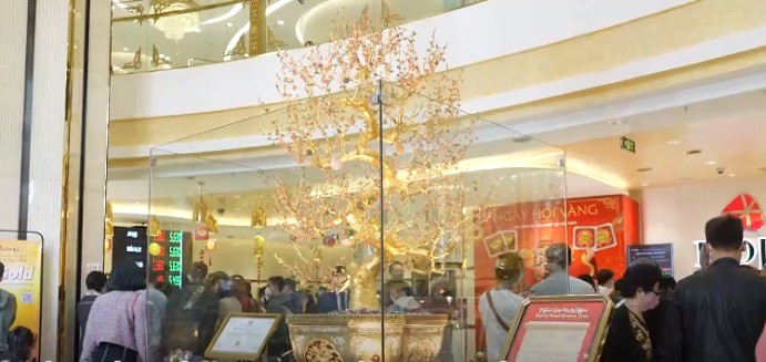 Tiêu dùng & Dư luận - Những vật phẩm 'khủng' bằng vàng được chào hàng trong ngày vía Thần tài (Hình 5).
