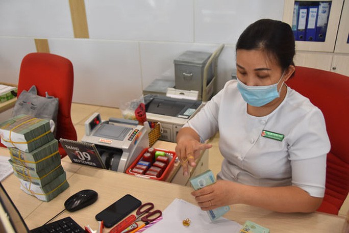 Kỳ vọng làn sóng giảm lãi vay - Ảnh 1. Kỳ vọng làn sóng giảm lãi vay - Ảnh 1.
