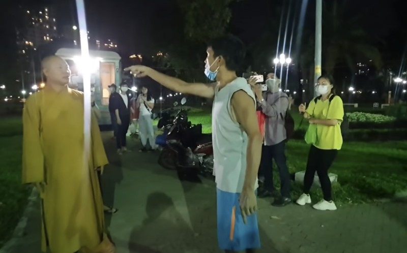 Công an mời nhiều Youtuber quay nội dung Thầy chùa ăn thịt chó ở Củ Chi - Ảnh 1. Công an mời nhiều Youtuber quay nội dung Thầy chùa ăn thịt chó ở Củ Chi - Ảnh 1.
