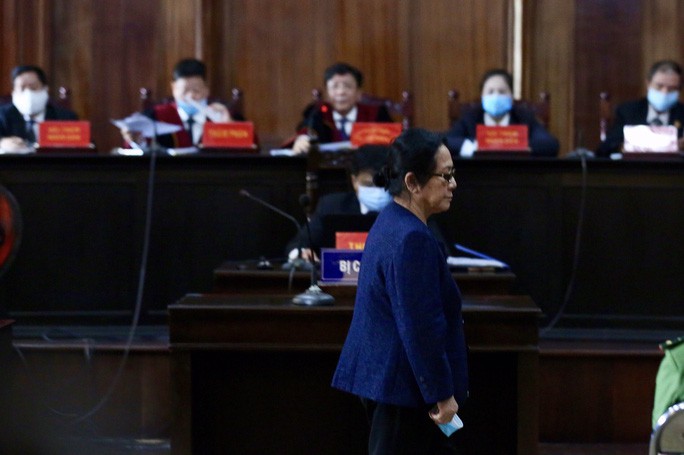 Vì sao nữ đại gia Dương Thị Bạch Diệp bị đề nghị mức án chung thân? - Ảnh 1. Vì sao nữ đại gia Dương Thị Bạch Diệp bị đề nghị mức án chung thân? - Ảnh 1.