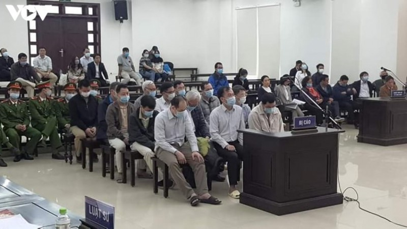 10 cựu lãnh đạo, cán bộ GPBank hầu tòa vụ án thiệt hại 961 tỷ đồng - Ảnh 1. 10 cựu lãnh đạo, cán bộ GPBank hầu tòa vụ án thiệt hại 961 tỷ đồng - Ảnh 1.