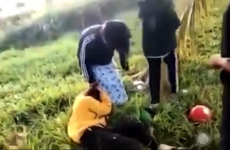 Công an điều tra nhóm thanh niên đánh "dã man" một cô gái tại Tây Ninh - Ảnh 1. Công an điều tra nhóm thanh niên đánh "dã man" một cô gái tại Tây Ninh - Ảnh 1.