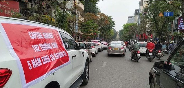 Cư dân khiếu kiện hàng đoàn xe, chạy khắp thành phố