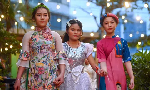 Mẫu nhí mắc ung thư, sải bước tự tin trên sàn catwalk