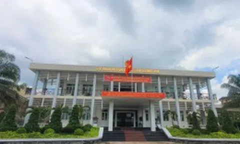 Long An giao hàng chục héc-ta đất vàng không qua đấu giá