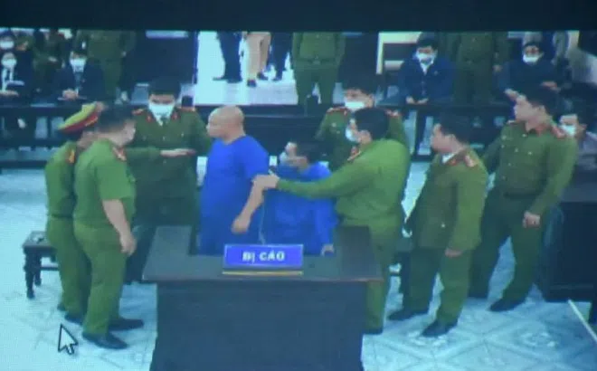 Bị chạm "nọc", Đường "Nhuệ" lớn tiếng gọi luật sư là "thằng già" ngay tại tòa